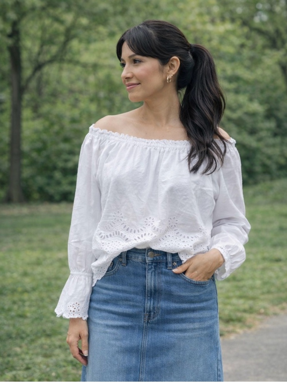 M  100% cotton crop eyelet blouse